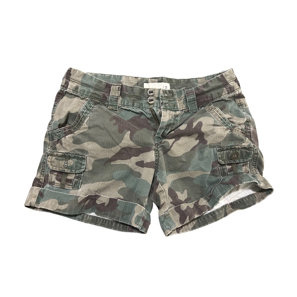 Low rise camo shorts